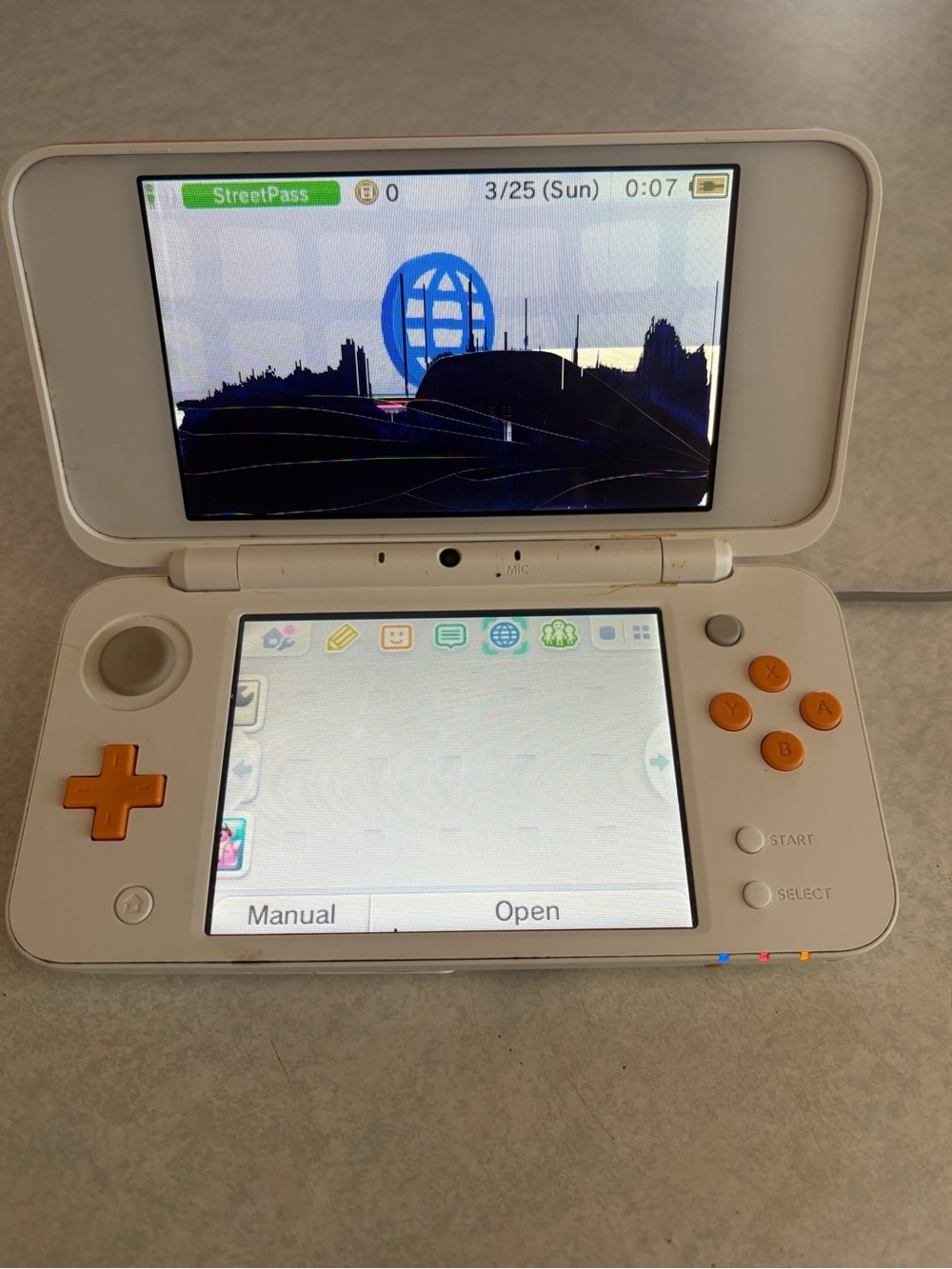 Nintendo 2DS XL Handheld Console - please READ Description -For Parts or Repair